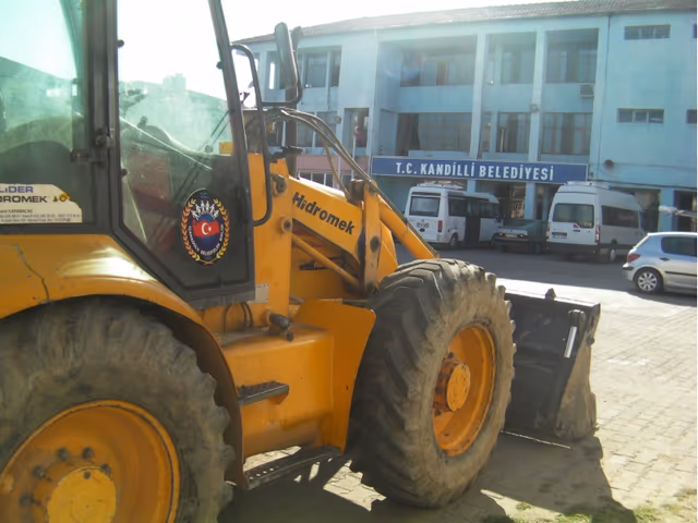 Birliğimiz Üyesi Kandilli Belediyesine İş Makinesi Desteği