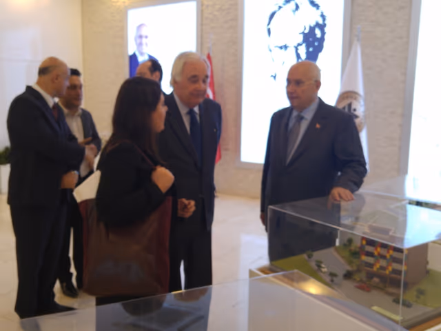 İspanya Büyükelçisi Sn. Rafael Mendiliv,Yenimahalle Belediyesi Başkanı ve T.C.İç Anadolu Belediyeler Birliği Başkanı Sn. Fethi Yaşarı makamında Ziyaret Etti.
