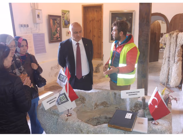 Birliğimiz Üyesi Han Belediyesinin Bahar Çiçekleri 2. Sanat ve Kültür Festivali düzenlendi.