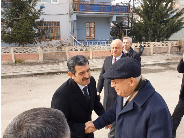 Malatya ve Elazığ’da depremden etkilenen bölgeleri ziyaret ederek, vatandaşlarımıza geçmiş olsun dileklerimizi ilettik.