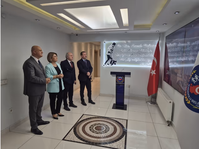 İzmit Belediye Başkanı Sn. Fatma KAPLAN HÜRRİYET Birliğimizi ziyaret etti.