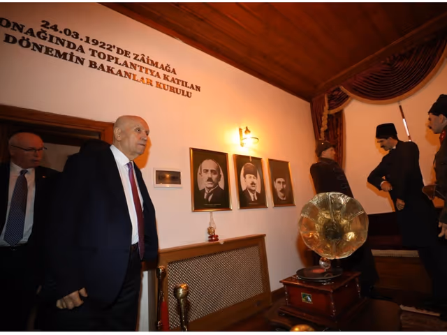 Sivrihisar Zaimağa Konağı'ndaki Encümen Toplantısından bir kare.