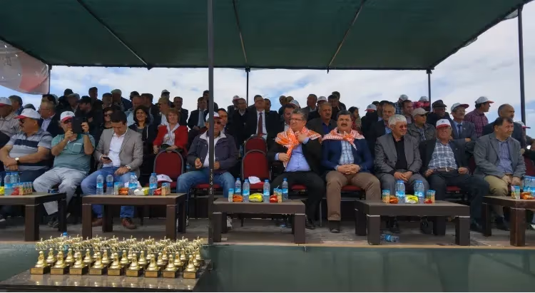 Birliğimiz Üyesi Dazkırı Belediyesi Altın Ödüllü Ralıva At Yarışları Yapıldı.