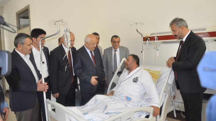 Birlik Başkanımız Sn. Fethi Yaşar, Birliğimiz Üyesi Çerikli Belediye Başkanı Sn. Nuh Şahini Hastanede Ziyaret Etti.