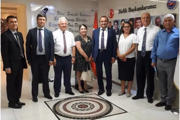 Fransız Büyükelçiliği ve Fransa Çevre Bakanlığı teknik ekibinden oluşan heyet Fransadaki atık yönetimi konusunda Birliğimizi bilgilendirme toplantısı için ziyaret ettiler.