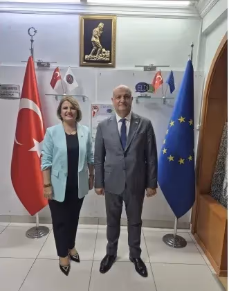 İzmit Belediye Başkanı Sn. Fatma KAPLAN HÜRRİYET Birliğimizi ziyaret etti.